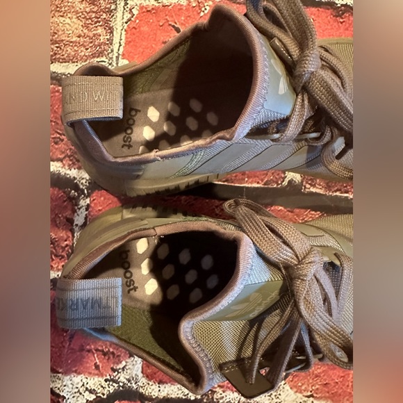 NWIB Adidas NMD_R1 Men's Classic Running Sneakers FW6415 size 10 1/2 - Picture 5 of 9